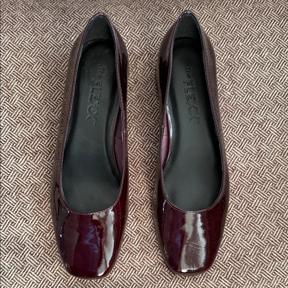 THE FLEXX Women's Dark Red Patent Flats